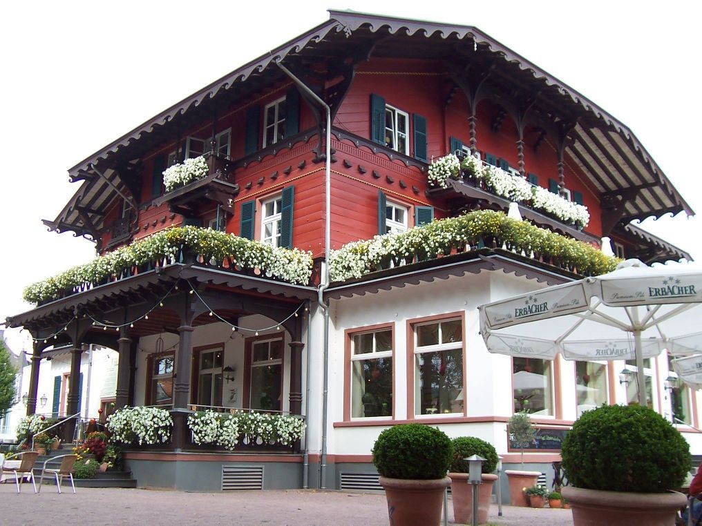 Villa Borgnis Kurhaus im Park in Königstein im Taunus - Restaurant- Café - Eventlocation mit Hochzeitslocation und Standesamt in einem Haus Villa Borgnis Kurhaus im Park in Königstein im Taunus - Restaurant- Café - Eventlocation mit Hochzeitslocation und Standesamt in einem Haus